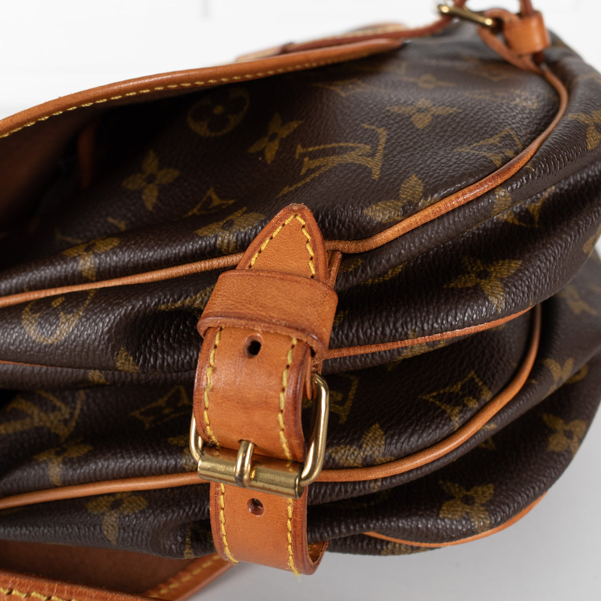 Louis Vuitton Saumur 30 Monogram Crossbody Bag - Image 17