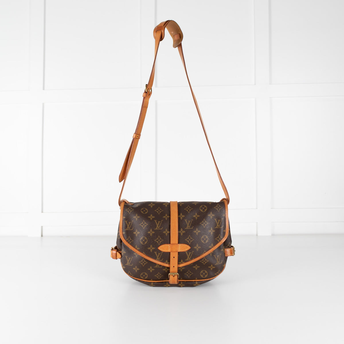 Louis Vuitton Saumur 30 Monogram Crossbody Bag - Image 5