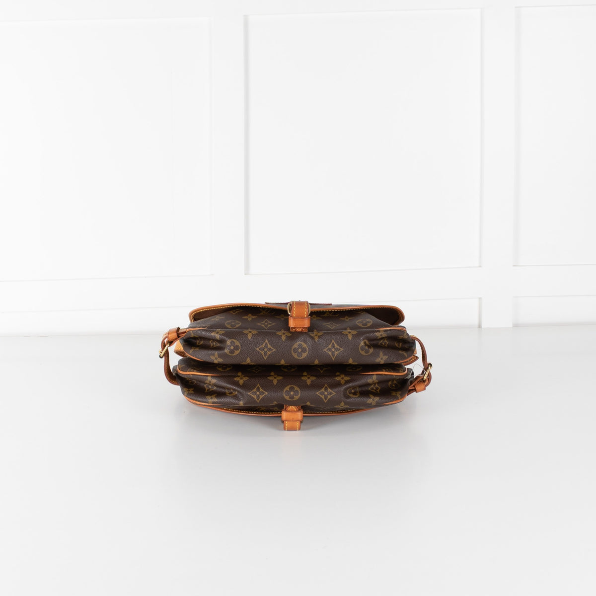 Louis Vuitton Saumur 30 Monogram Crossbody Bag - Image 8