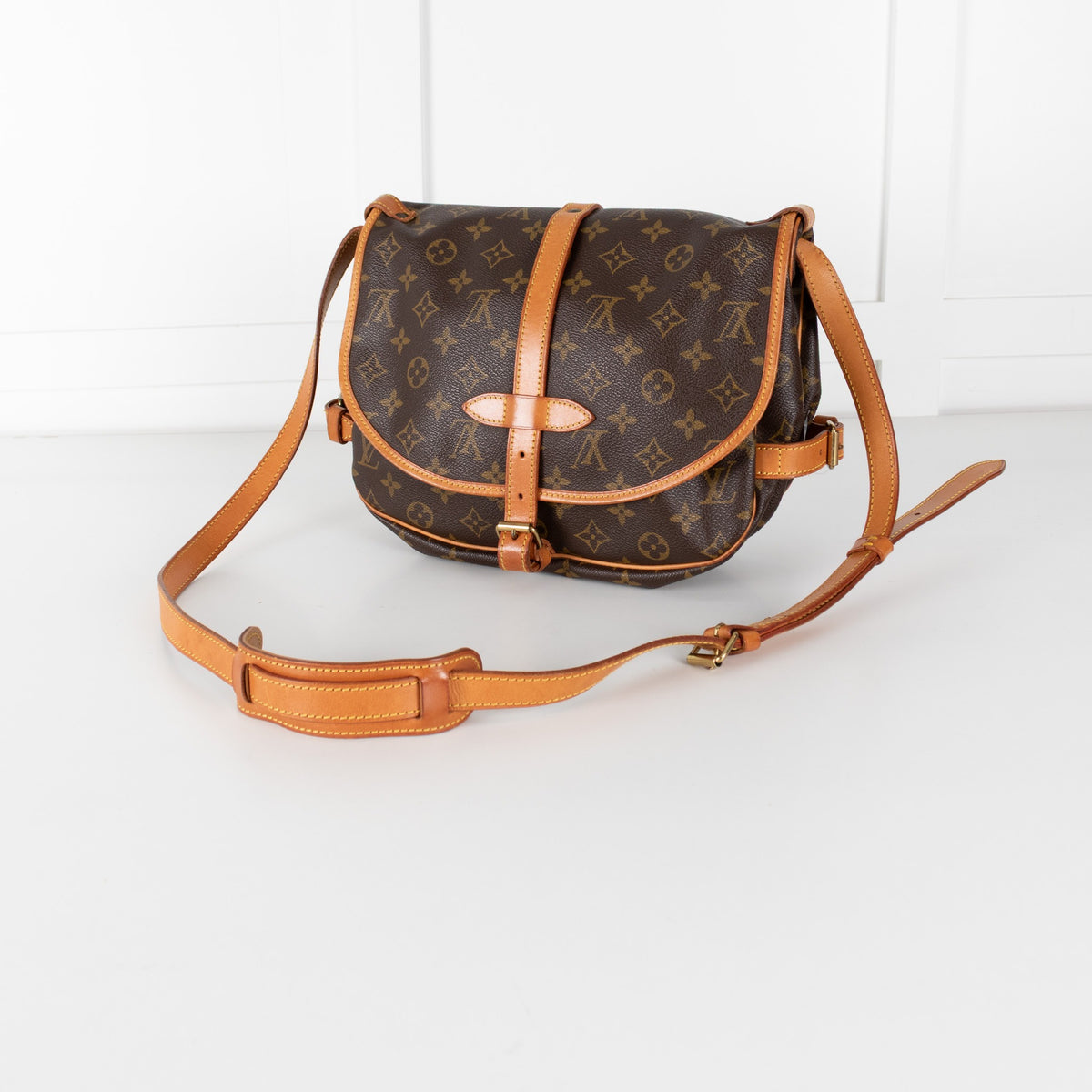 Louis Vuitton Saumur 30 Monogram Crossbody Bag - Image 9