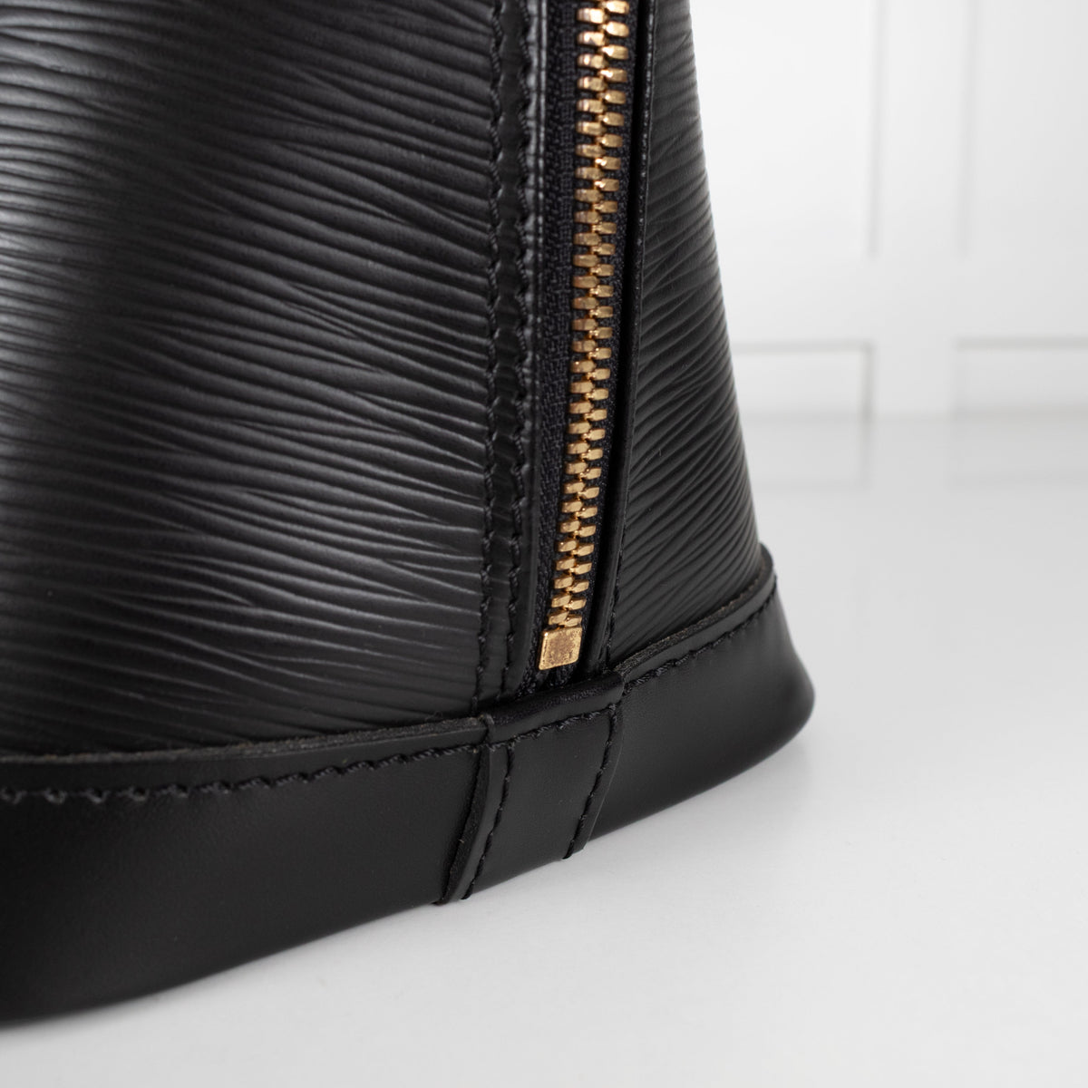 Louis Vuitton Vintage Alma Black in Epi Leather - Image 15