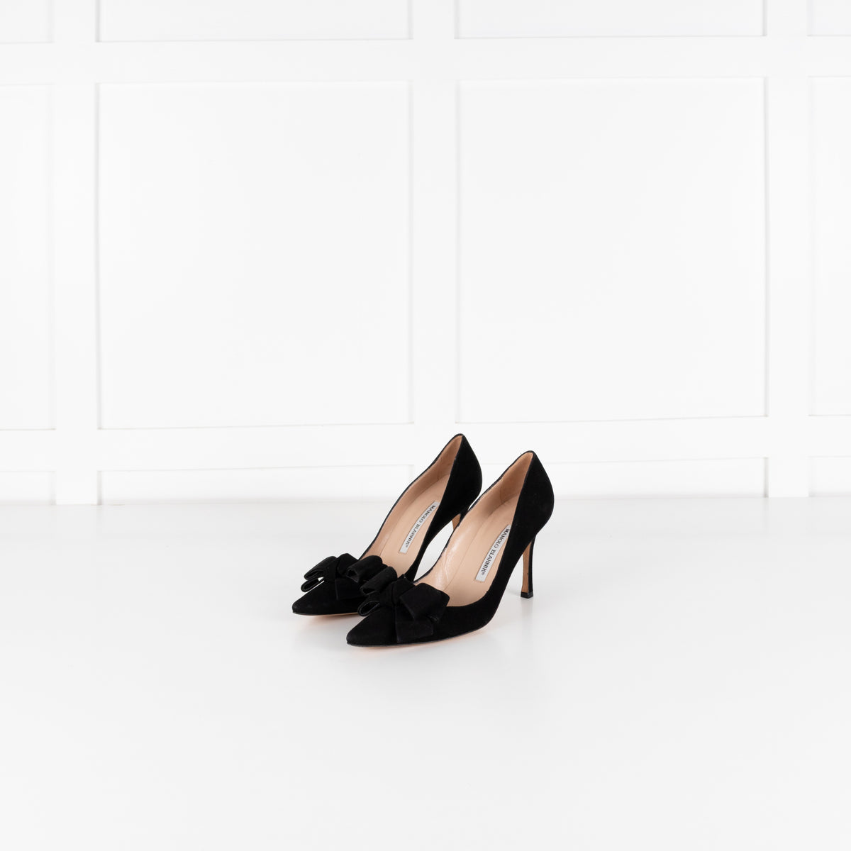 Manolo Blahnik Black Court Shoe With Bow - Image 2