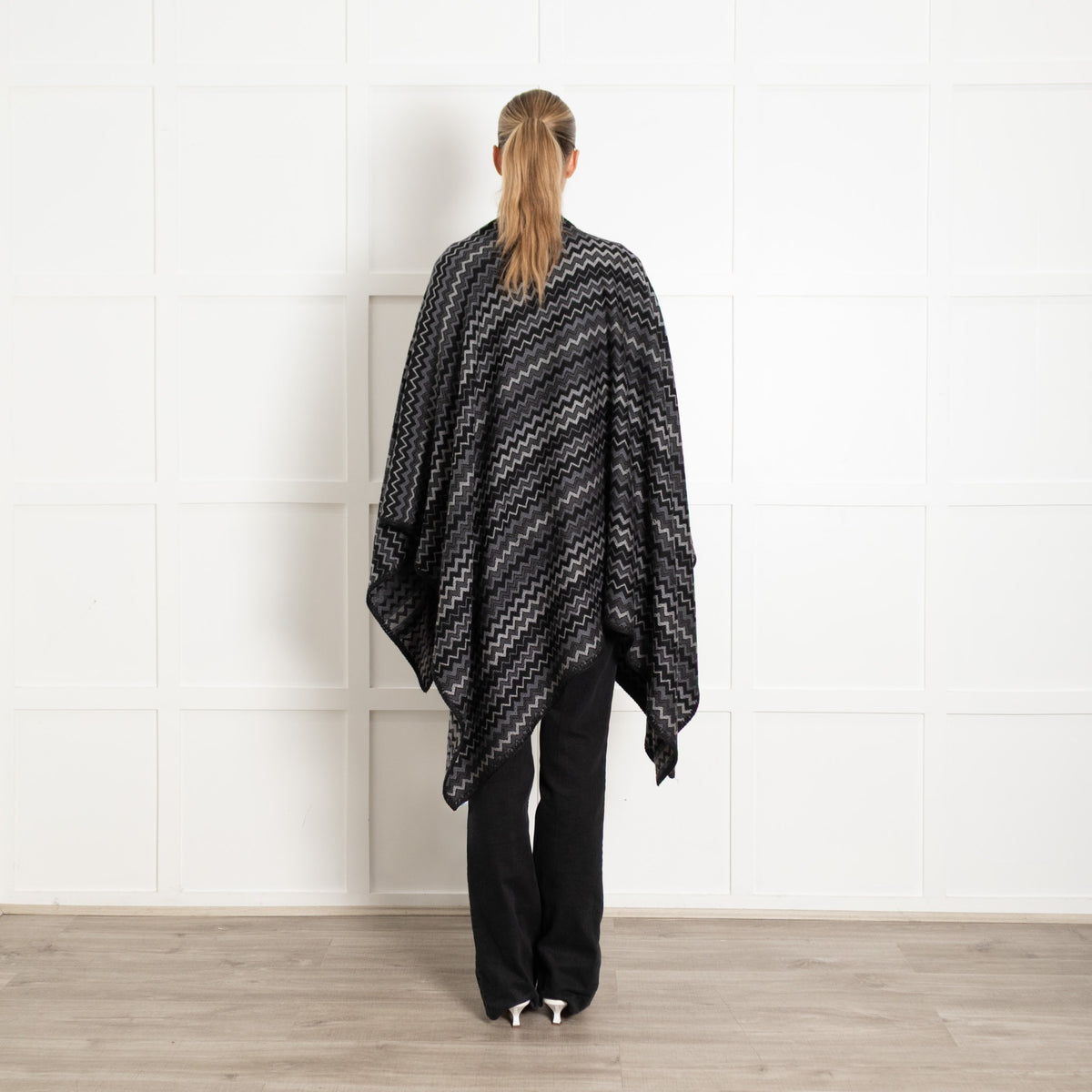 Missoni Black And Grey Chevron Wool Poncho - Image 5