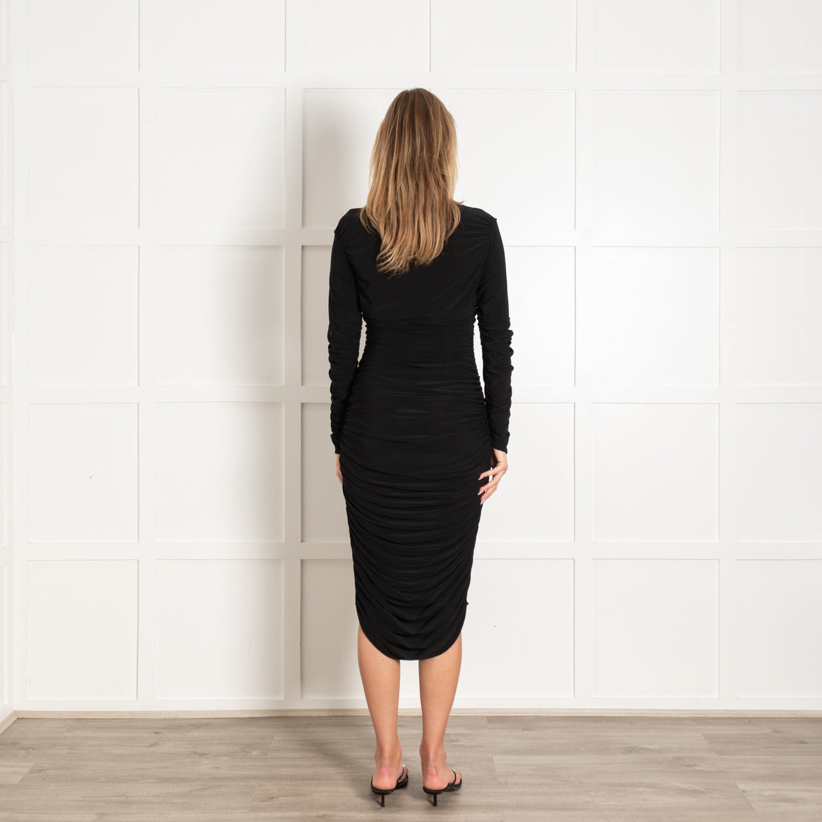 Norma Kamali Black Fitted Shirred Maxi Dress - Image 5