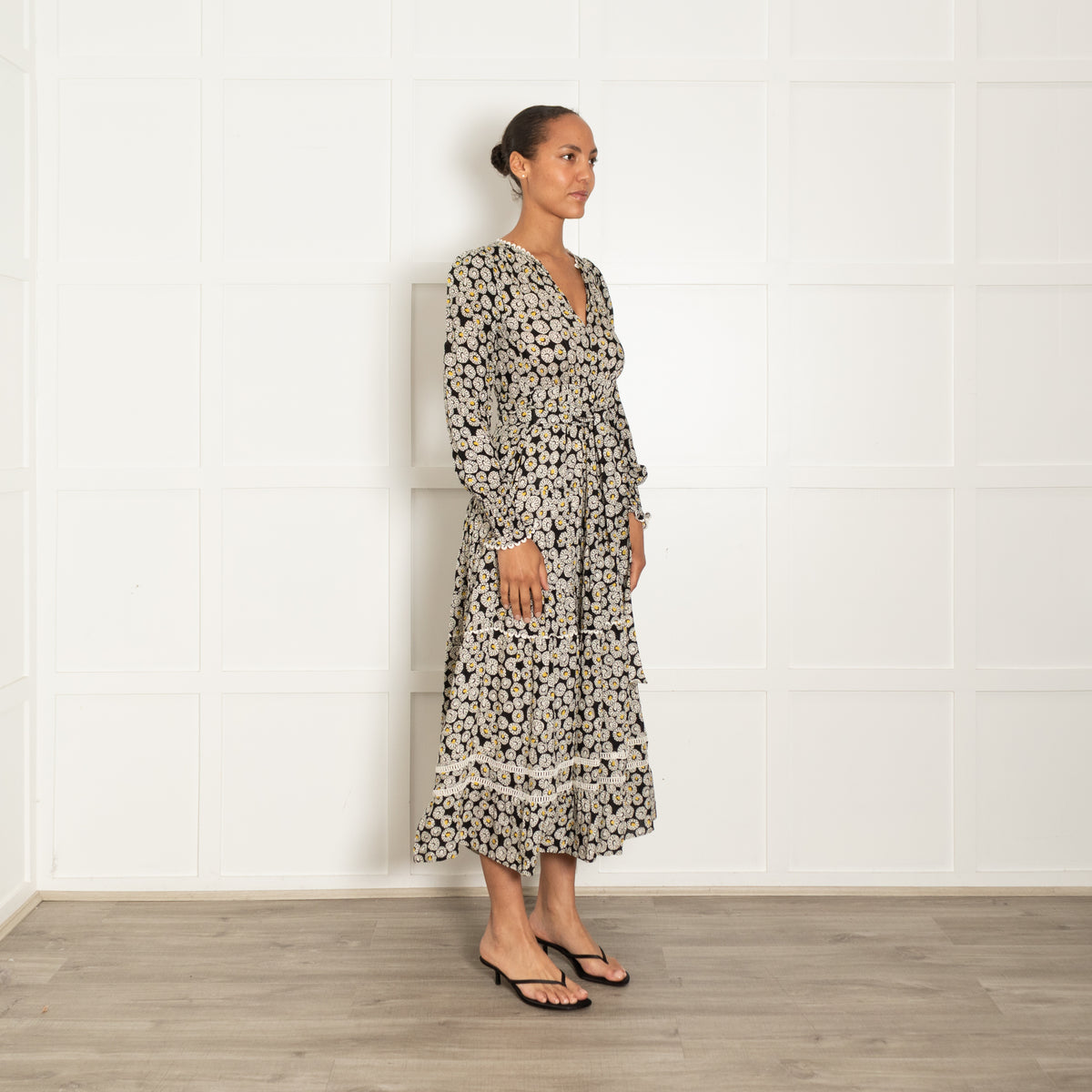 Me + Em Black White Yellow Daisy Print Belted Long Sleeve Maxi Dress