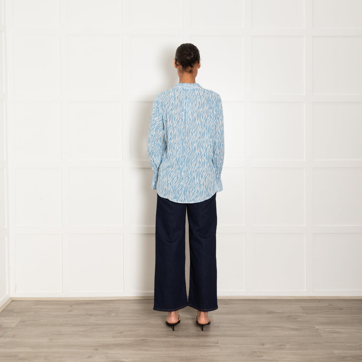 Aspiga Blue White Abstract Zebra Print Blouse