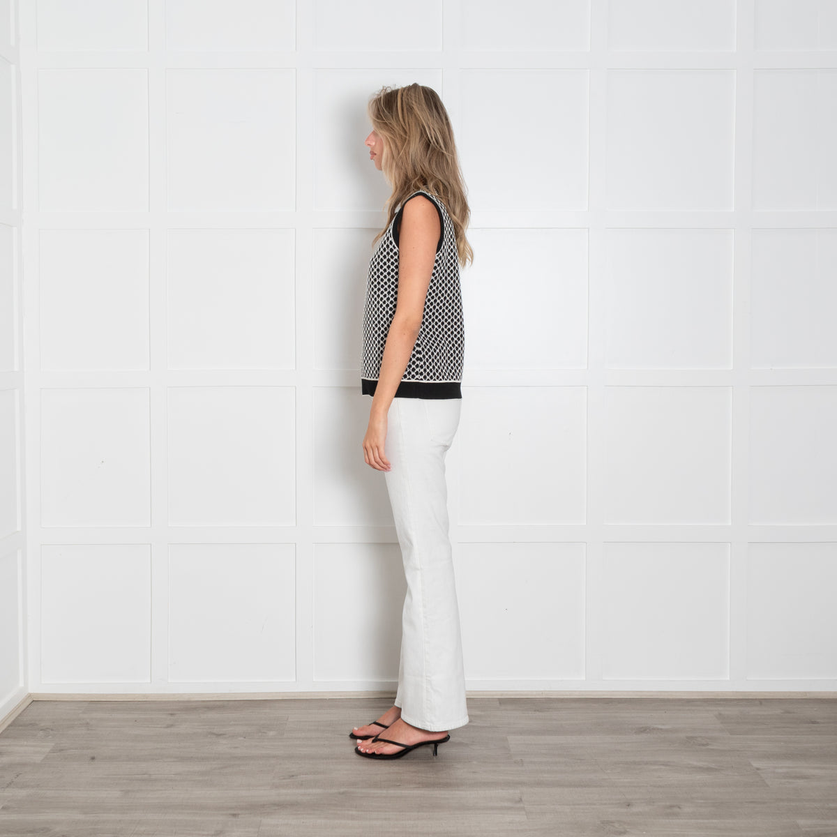 Strenesse Black and White Textured Knit Vest