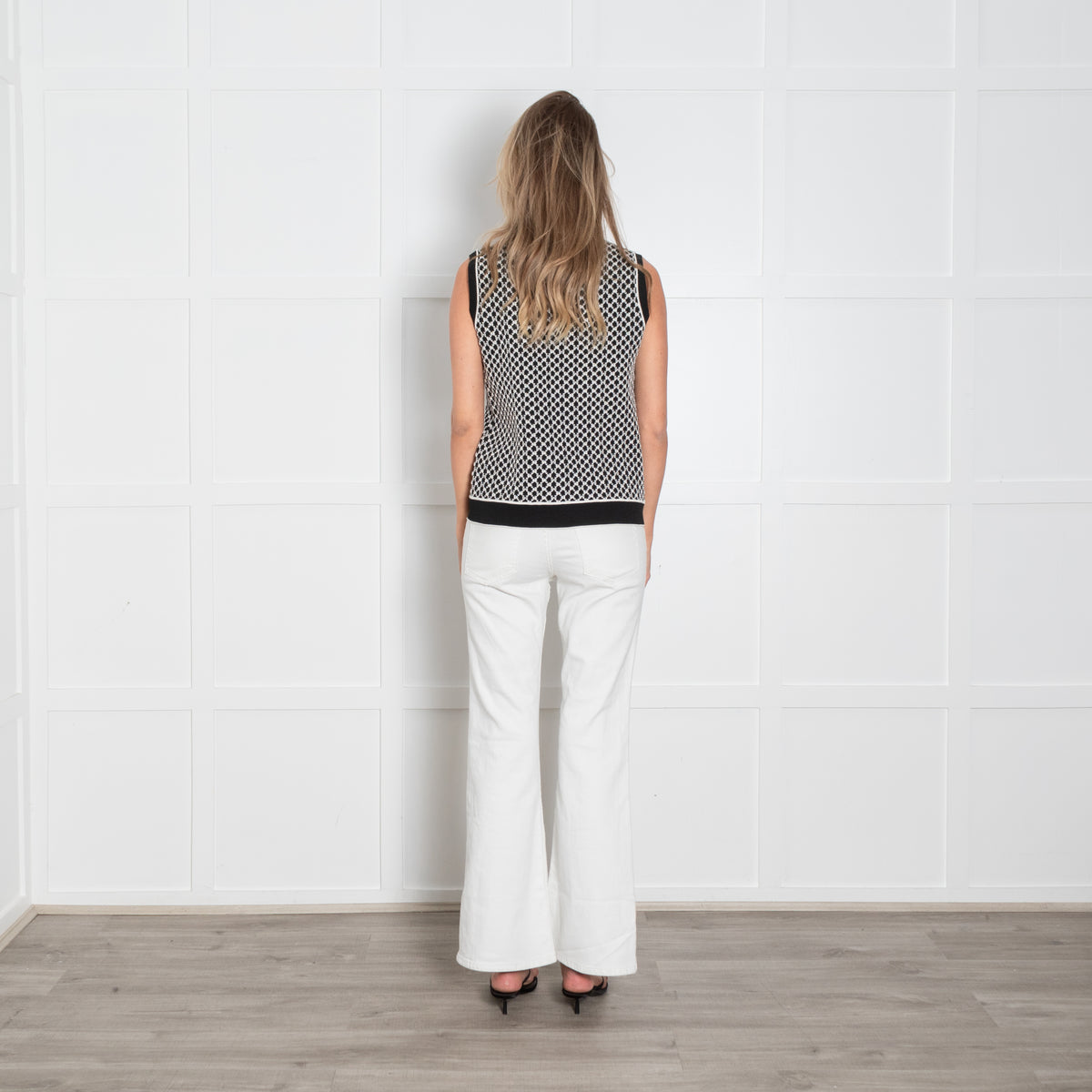 Strenesse Black and White Textured Knit Vest