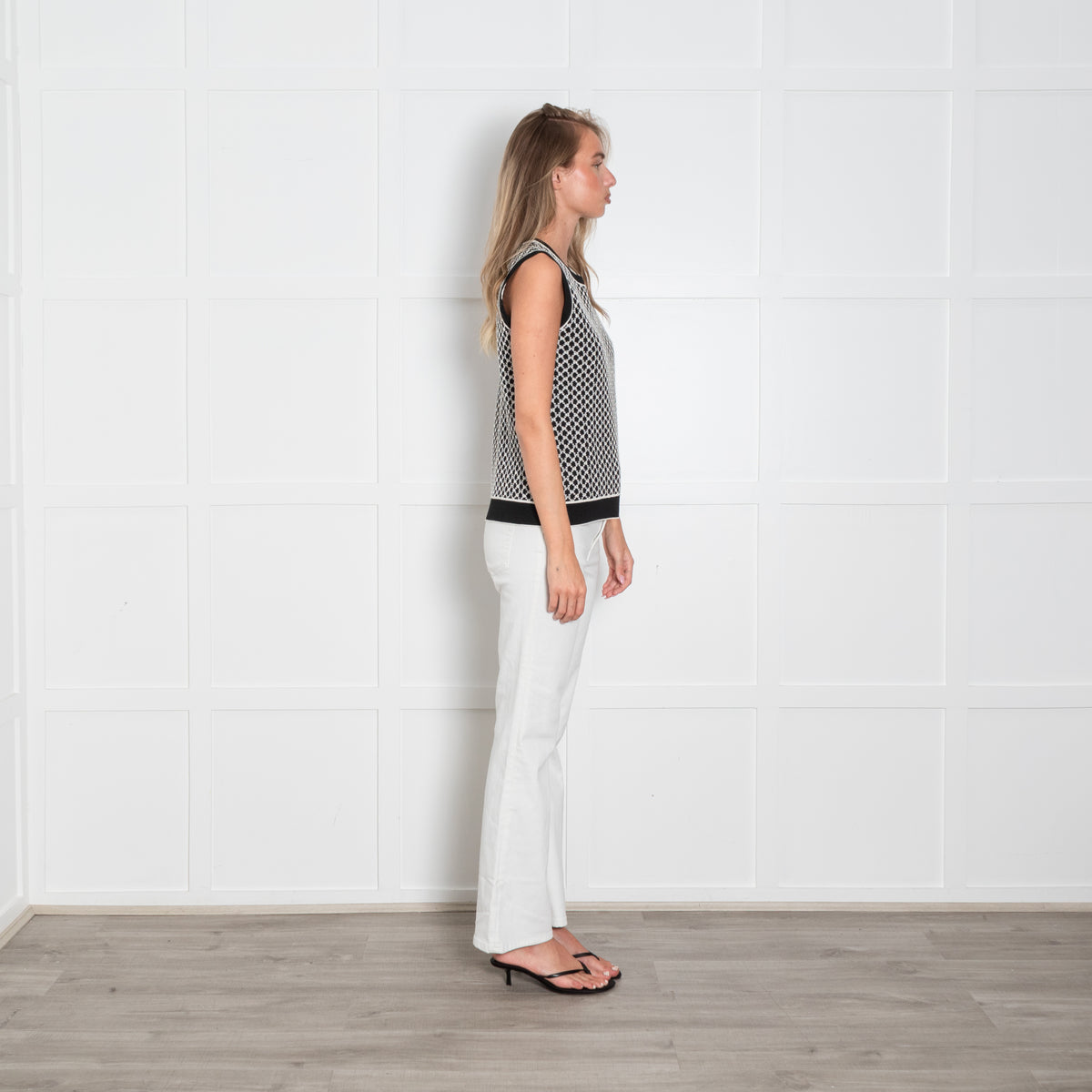 Strenesse Black and White Textured Knit Vest