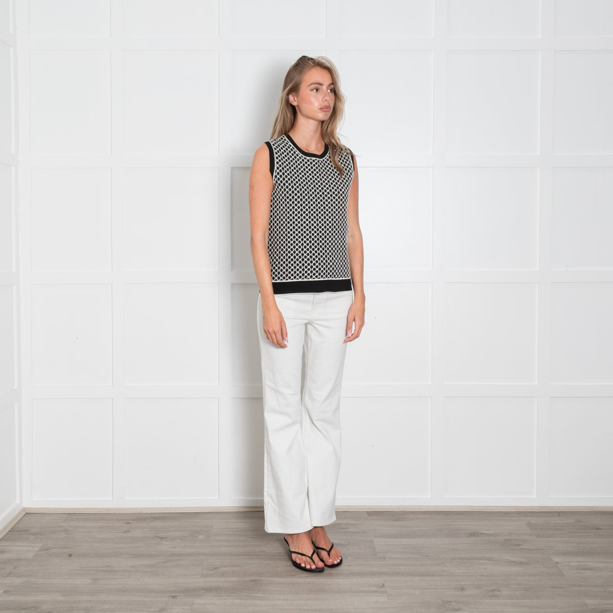 Strenesse Black and White Textured Knit Vest