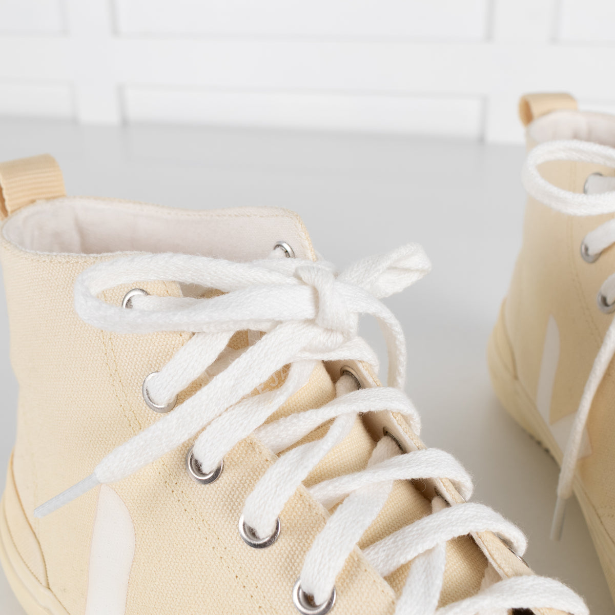 Veja Off White Canvas Logo High Top