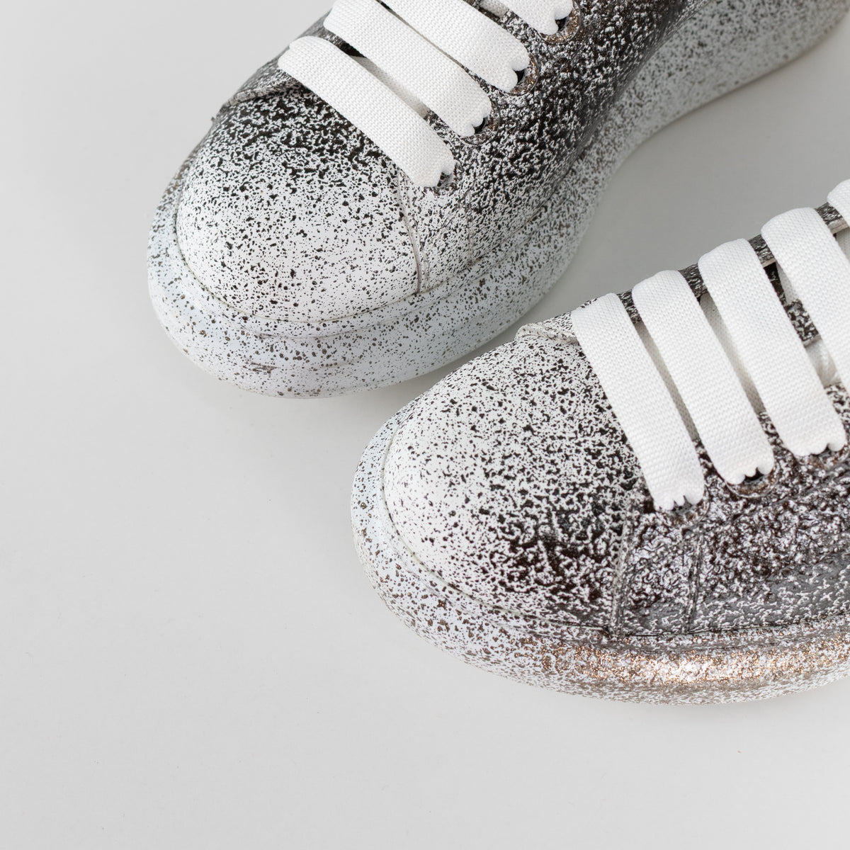 Alexander McQueen White Grey Metallic Design Leather Trainers