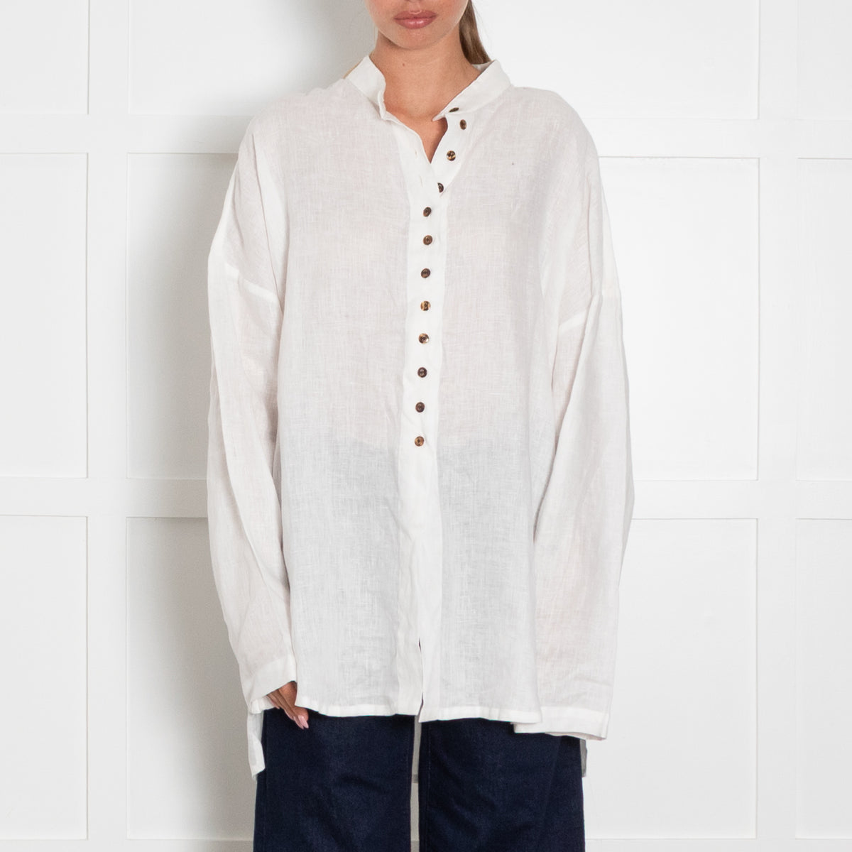 Albus Lumen White Linen Shirt with Tortoise Shell Buttons