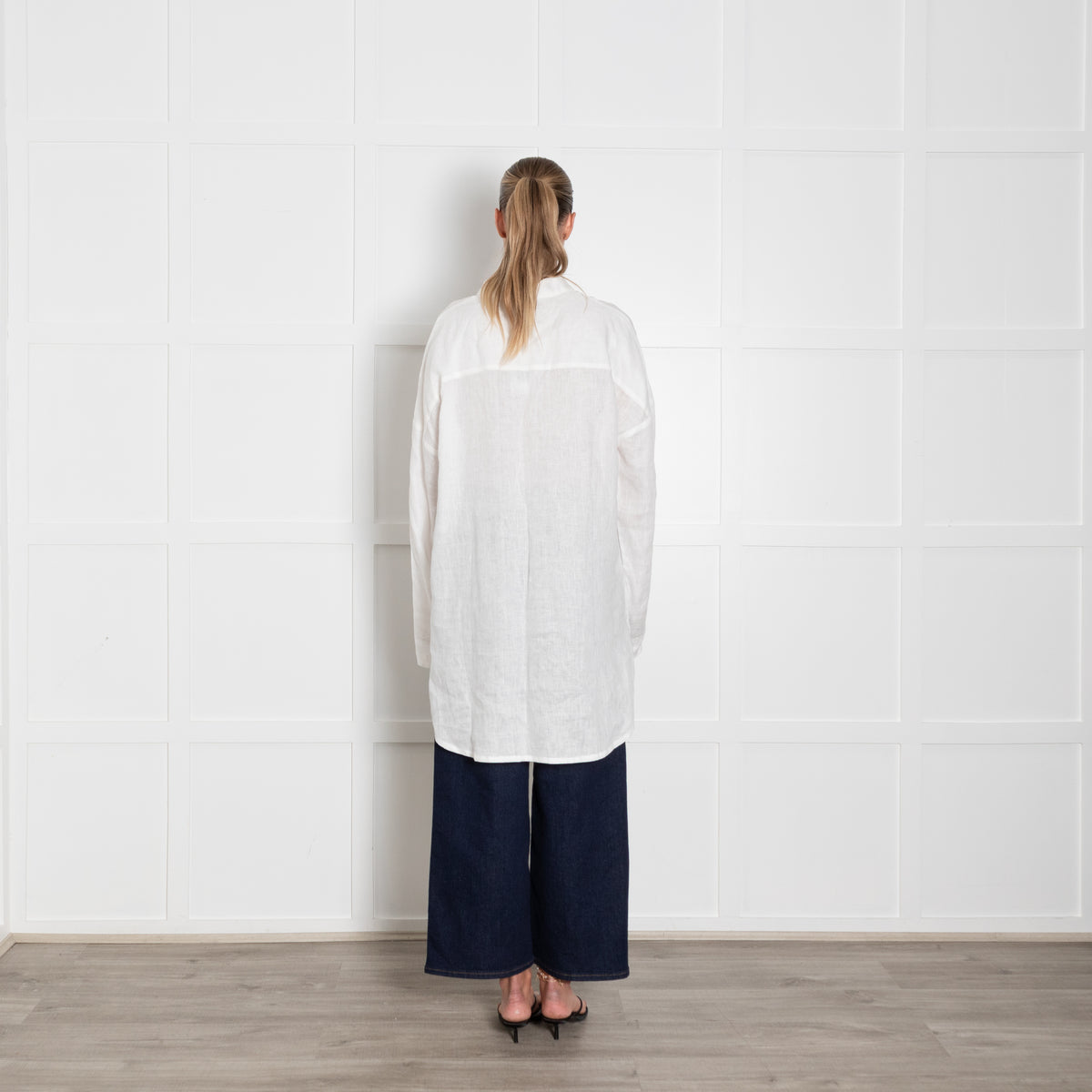 Albus Lumen White Linen Shirt with Tortoise Shell Buttons