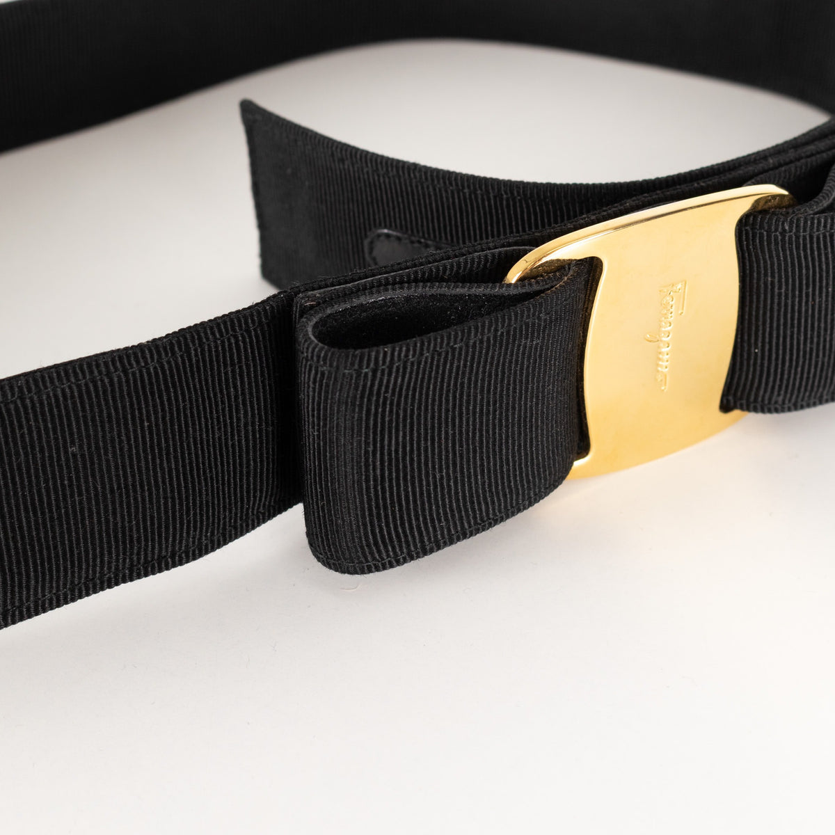 Salvatore Ferragamo Black Fabric Gold Metal Bow Vintage Belt - Image 8