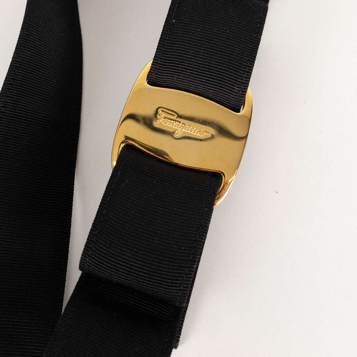 Salvatore Ferragamo Black Fabric Gold Metal Bow Vintage Belt - Image 7