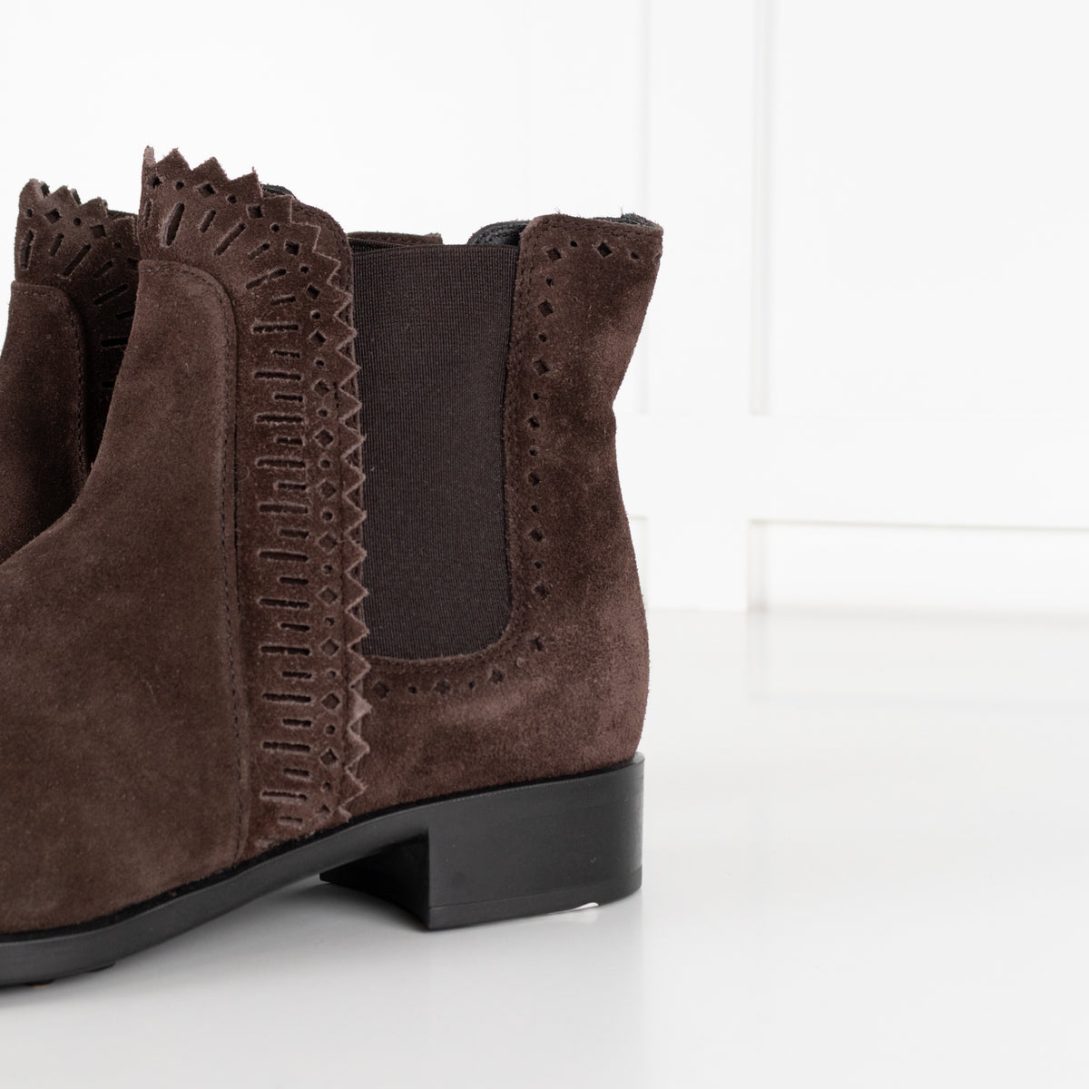 Tod's Brown Suede Chelsea Boot - Image 10