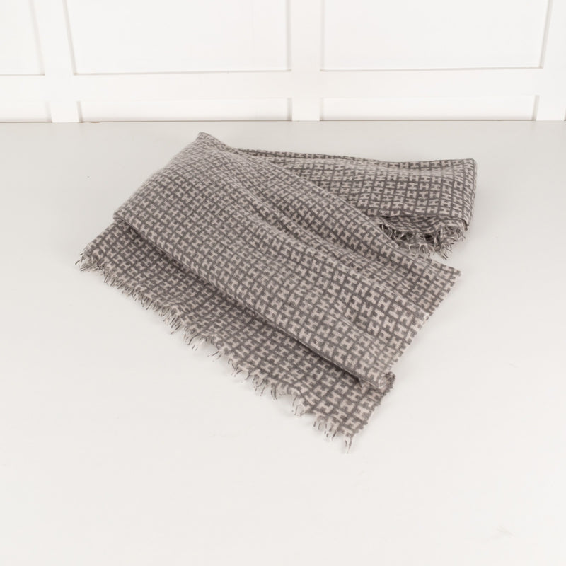 Unbranded Grey and White Scarf - Image 2