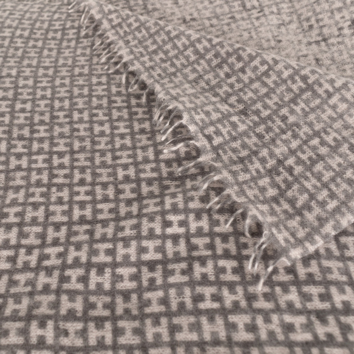 Unbranded Grey and White Scarf - Image 7