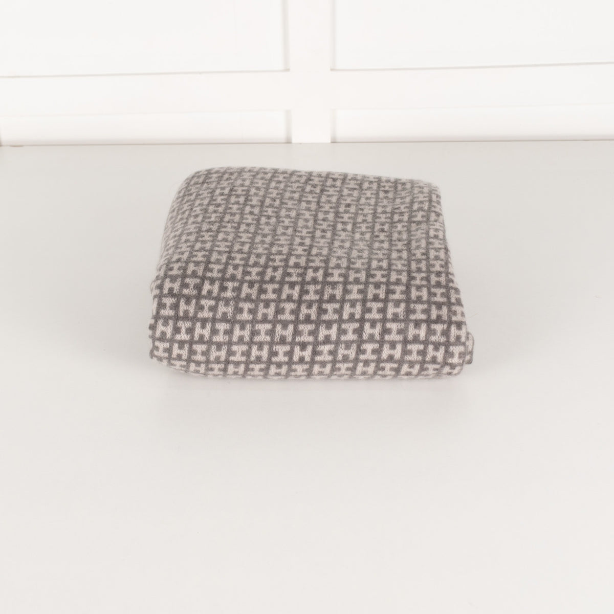 Unbranded Grey and White Scarf - Image 8