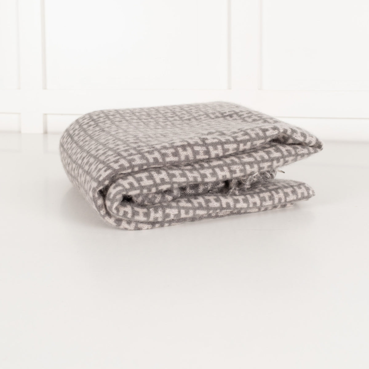 Unbranded Grey and White Scarf - Image 9