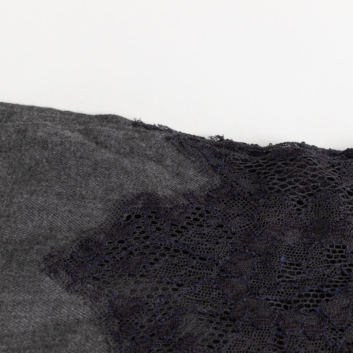 Valentino Garavani Grey Lace-Trim Cashmere Mix Scarf - Image 9