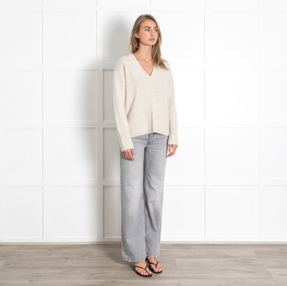 The White Company Wool Donegal V-Neck Sweater - Image 7